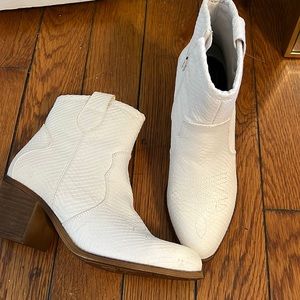 Never worn! White ankle cowboy boots. Size 8.